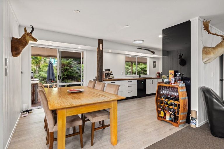 Photo of property in 8 Kaipatiki Rise, Haruru, 0204