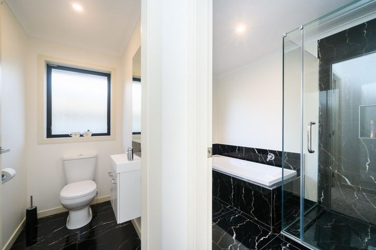 Photo of property in 19 Monaco Grove, Fitzherbert, Palmerston North, 4410