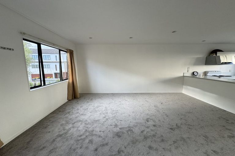 Photo of property in Lynn Park Terrace, 26/12 Ambrico Place, New Lynn, Auckland, 0600