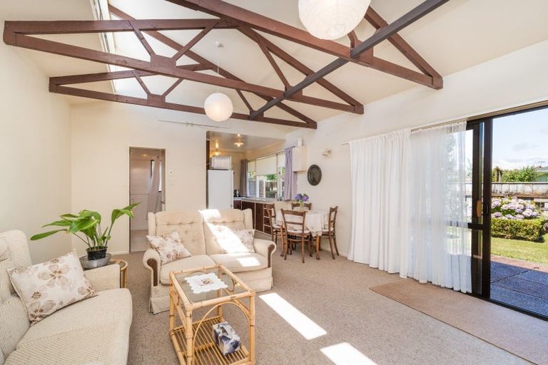 Photo of property in 11 Parkland Crescent, Terrace End, Palmerston North, 4410