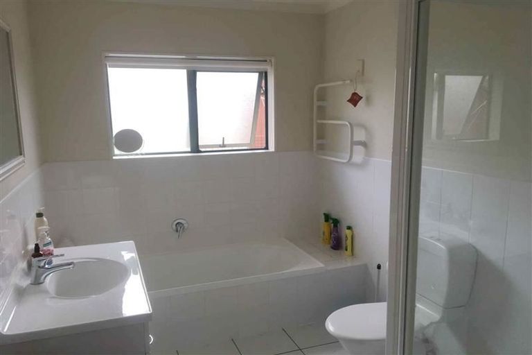 Photo of property in 22 Gendo Avenue, Henderson, Auckland, 0612