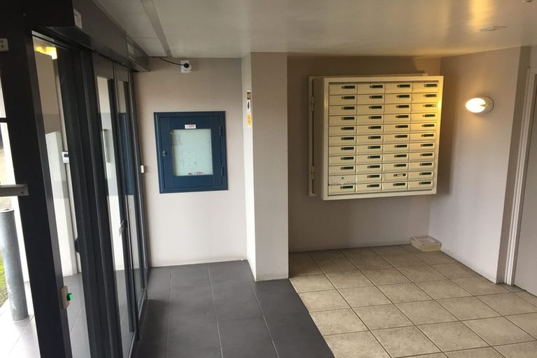 Photo of property in Luxford Villas, 115/72 Herald Street, Berhampore, Wellington, 6023