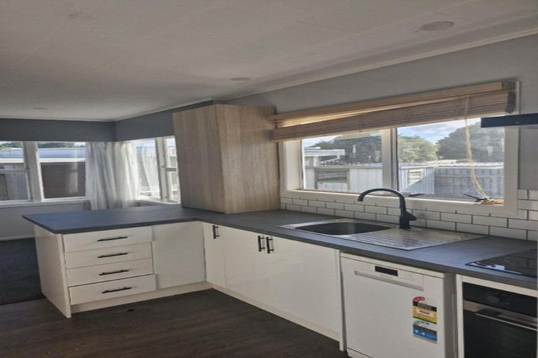 Photo of property in 11 Julian Place, Westown, New Plymouth, 4310