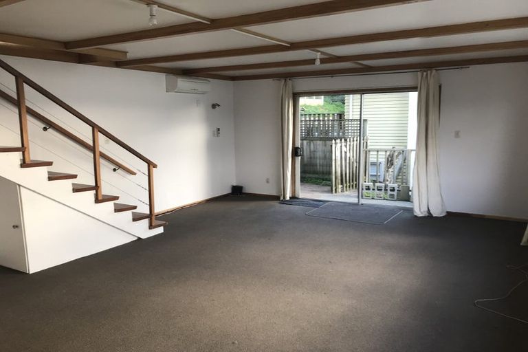 Photo of property in 41 Hungerford Road, Lyall Bay, Wellington, 6022