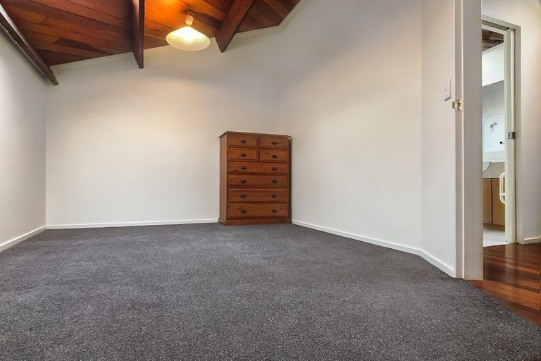 Photo of property in Metro Apartments, 17/220 Thorndon Quay, Pipitea, Wellington, 6011