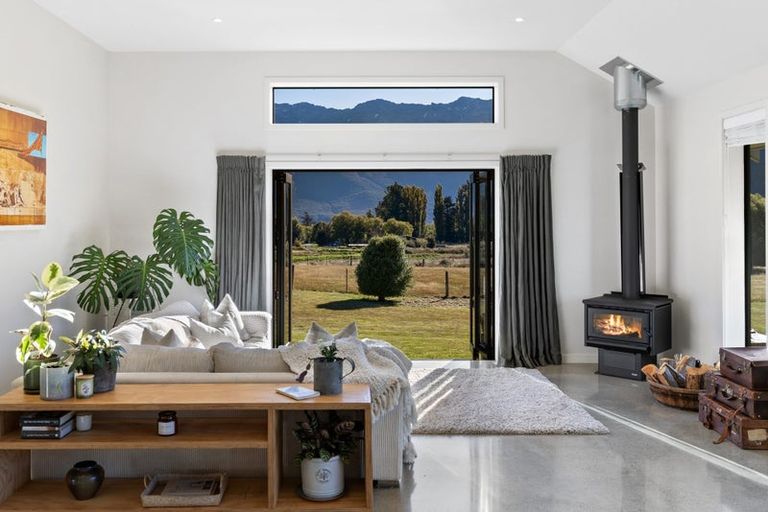 Photo of property in 54 Xenicus Rise, Glenorchy, 9372