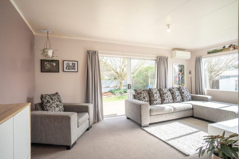 Photo of property in 10 Ashton Place, Highbury, Palmerston North, 4412