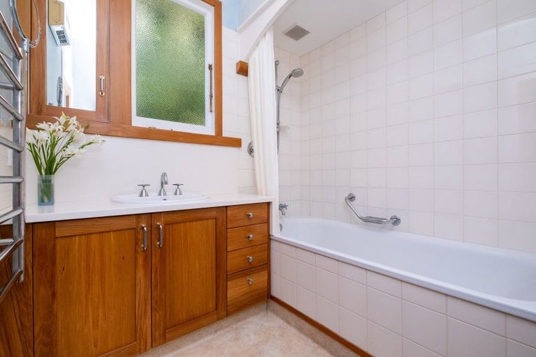 Photo of property in 35 Goldsmith Road, Hospital Hill, Napier, 4110