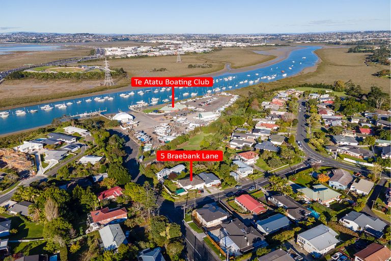 Photo of property in 5 Braebank Lane, Te Atatu South, Auckland, 0610