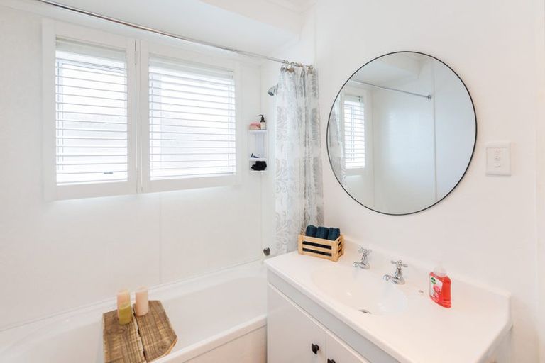 Photo of property in 21 Dalfield Place, Highbury, Palmerston North, 4412