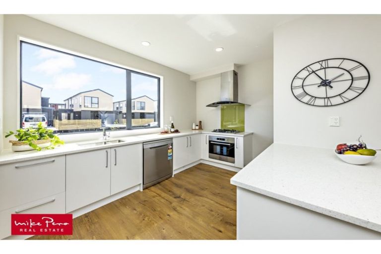 Photo of property in 8 Te Aparangi Crescent, Papakura, 2110