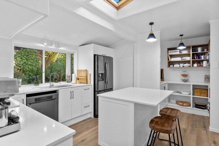 Photo of property in 74 Waima Crescent, Titirangi, Auckland, 0604