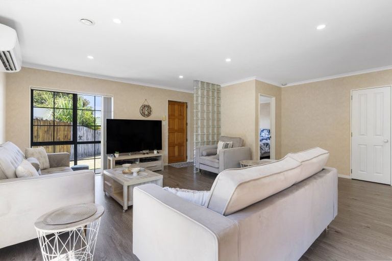 Photo of property in 3 Harobed Place, Weymouth, Auckland, 2103