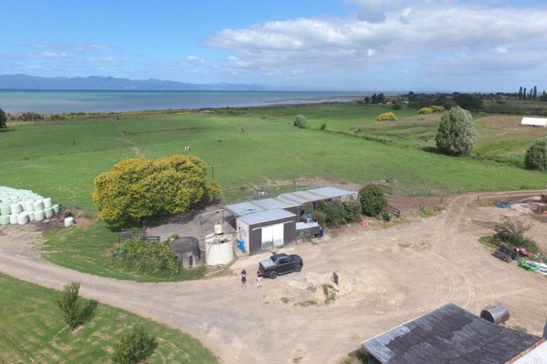 Photo of property in 1337 East Coast Road, Whakatiwai, Pokeno, 2473