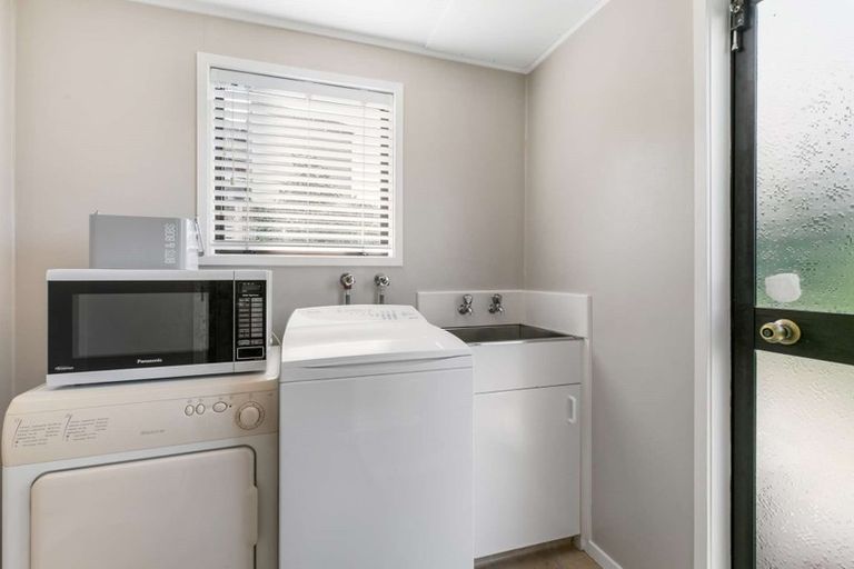 Photo of property in 3/44 Roberts Road, Glenfield, Auckland, 0629