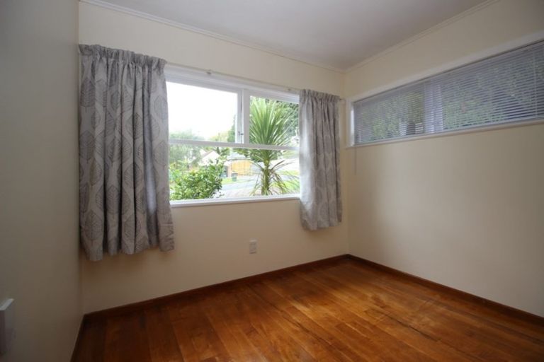 Photo of property in 122 Flanshaw Road, Te Atatu South, Auckland, 0610