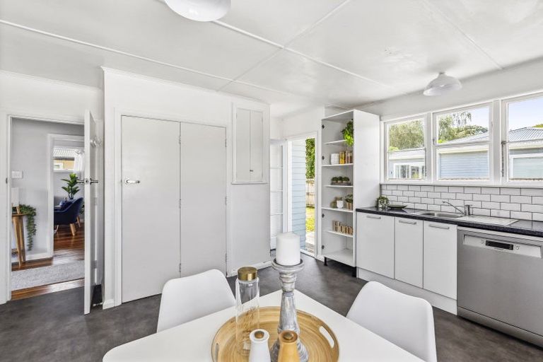 Photo of property in 18 Gordon Place, Levin, 5510