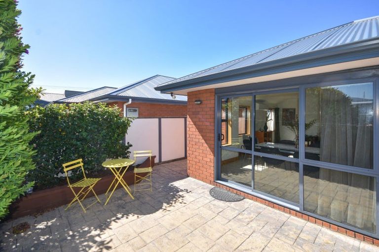 Photo of property in 33 Macandrew Road, South Dunedin, Dunedin, 9012