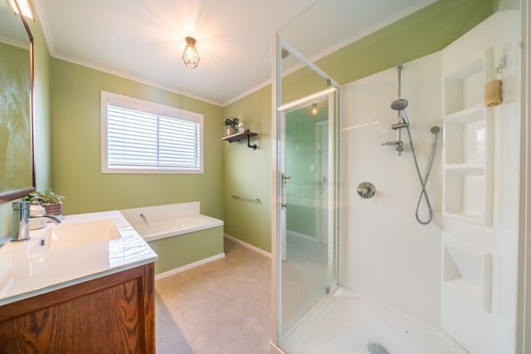 Photo of property in 6 Cruickshank Road, Clouston Park, Upper Hutt, 5018