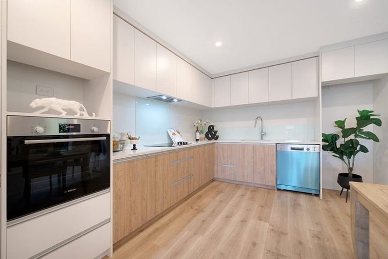 Photo of property in 439a West Coast Road, Glen Eden, Auckland, 0602