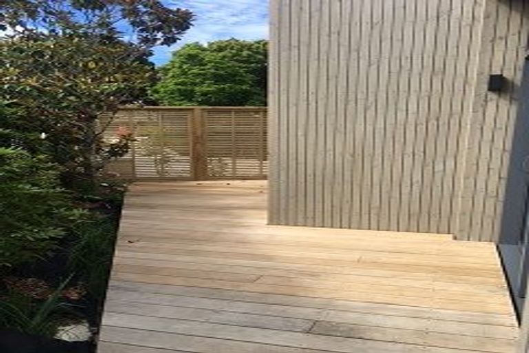 Photo of property in 6a Riviera Place, Hauraki, Auckland, 0622