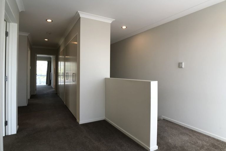 Photo of property in 111 Fernhill Way, Oteha, Auckland, 0632