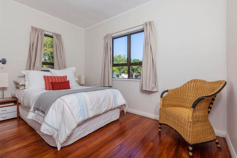 Photo of property in 22 Kiwitea Street, Sandringham, Auckland, 1041