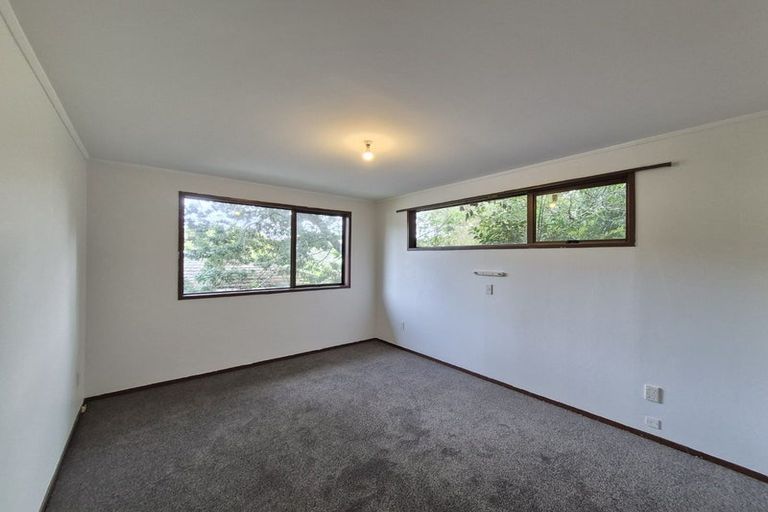 Photo of property in 6 Garner Place, Glenfield, Auckland, 0629