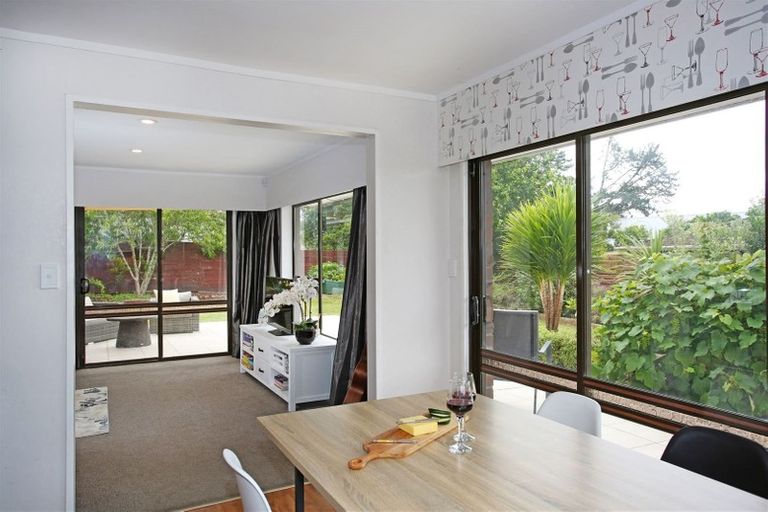 Photo of property in 1 Heron Place, Waiuku, 2123