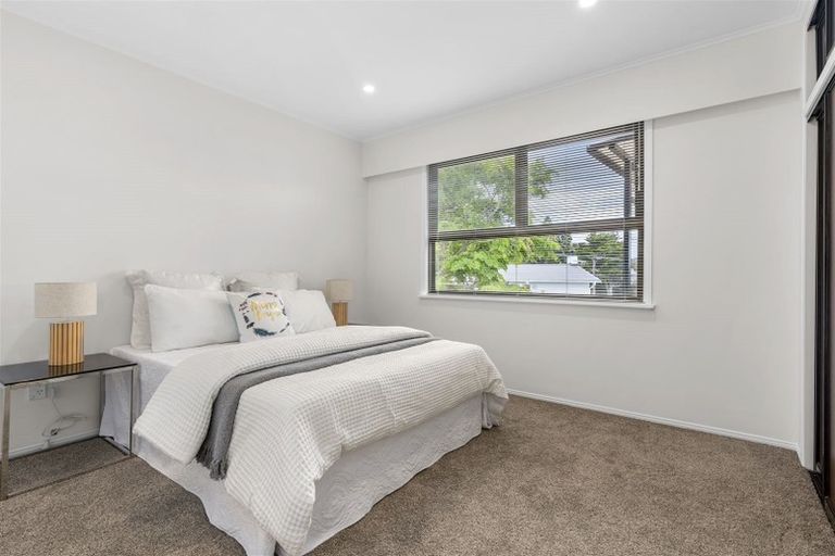 Photo of property in 2/44 Becroft Drive, Forrest Hill, Auckland, 0620