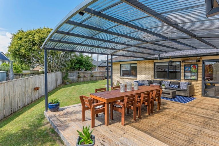 Photo of property in 12 Reybert Place, Massey, Auckland, 0614