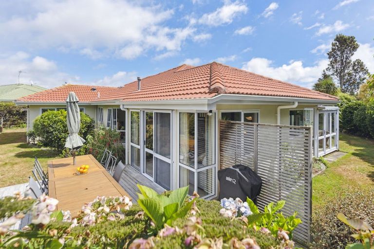 Photo of property in 13 Runanga Grove, Waikanae, 5036