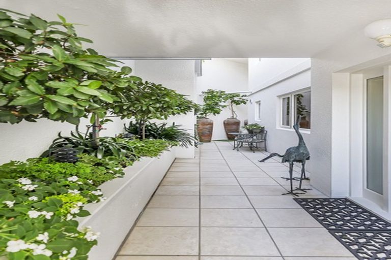 Photo of property in 2/11 Maida Vale Road, Roseneath, Wellington, 6011