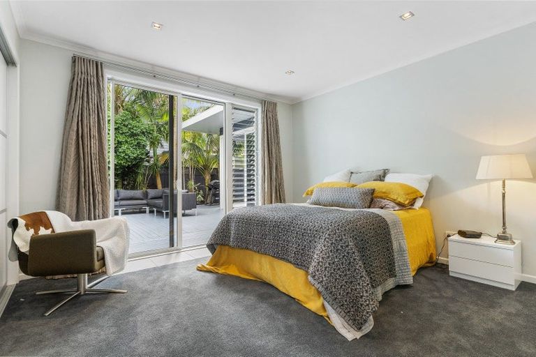 Photo of property in 20 Marine Parade, Mellons Bay, Auckland, 2014