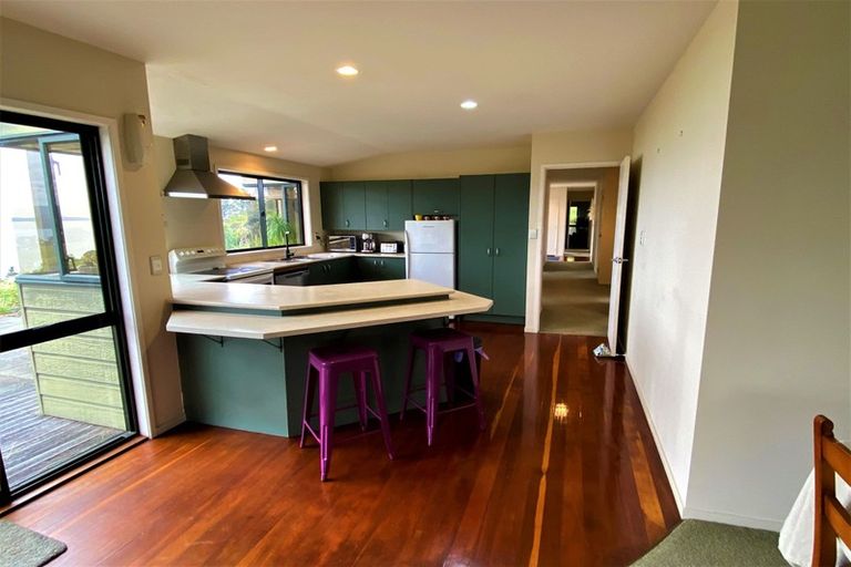 Photo of property in 140 Wattle Bay Road, Manukau Heads, Waiuku, 2684