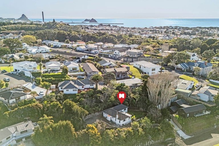 Photo of property in 20 Frankley Road, Westown, New Plymouth, 4310