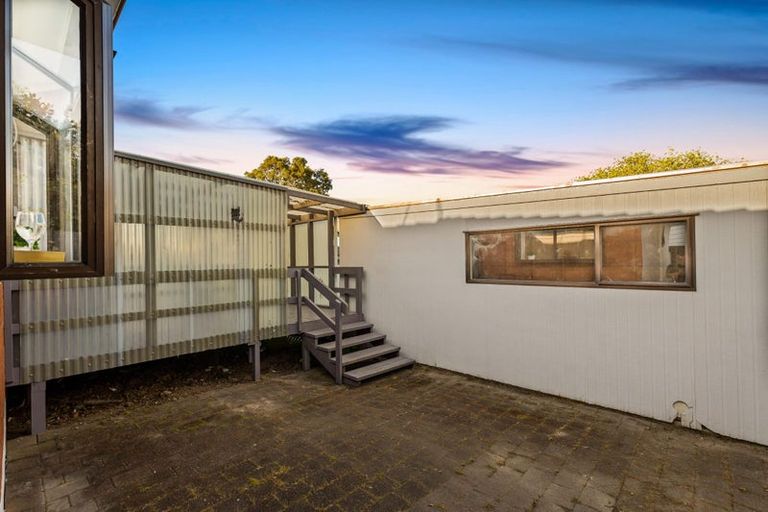 Photo of property in 1/3 Allington Road, Massey, Auckland, 0614