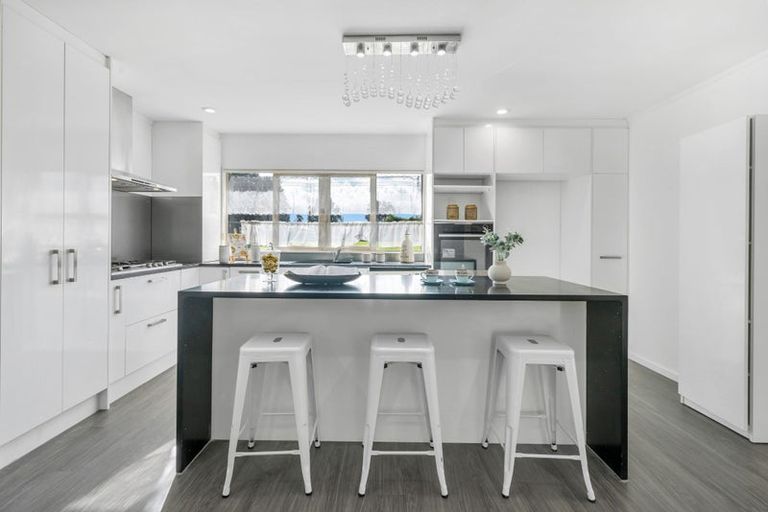 Photo of property in 2 Lockington Avenue, Henderson, Auckland, 0612