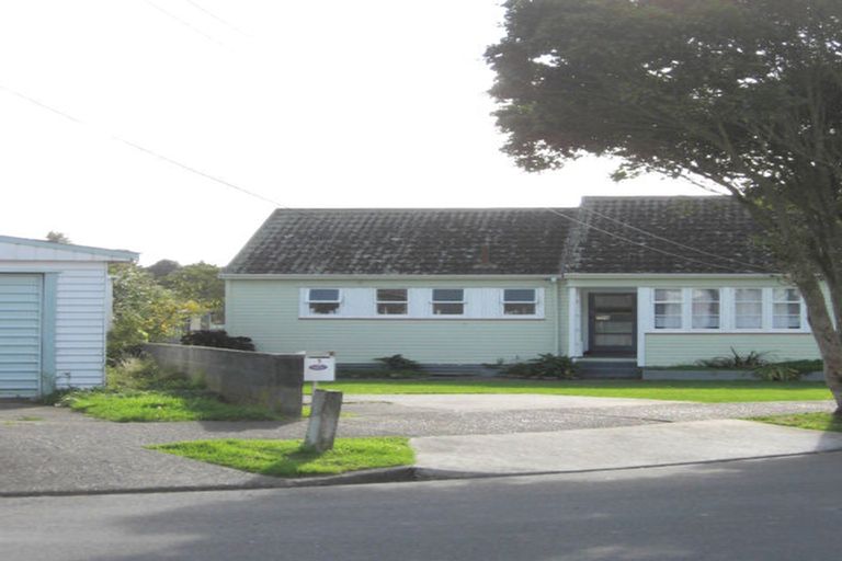 Photo of property in 1 Saxby Grove, Naenae, Lower Hutt, 5011
