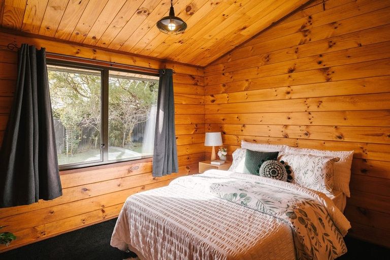 Photo of property in 12 Suzanne Grove, Kelvin Grove, Palmerston North, 4414