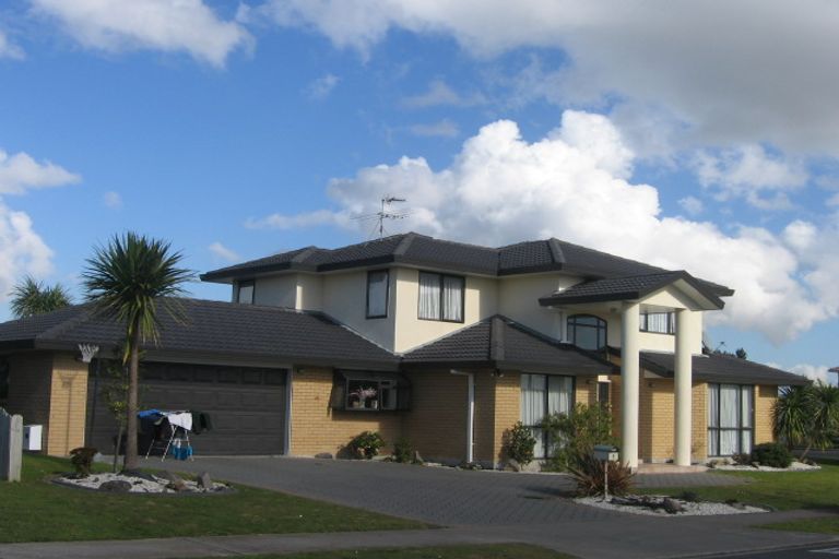 Photo of property in 1 Ardee Close, East Tamaki, Auckland, 2016