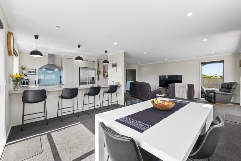 Photo of property in 2 Wentworth Lane, Waiwhakaiho, New Plymouth, 4312