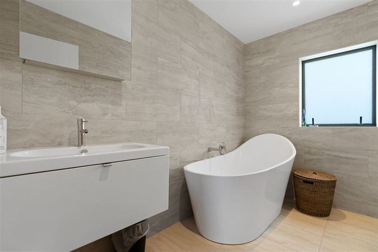 Photo of property in 114 Tamaki Road, Whangamata, 3620