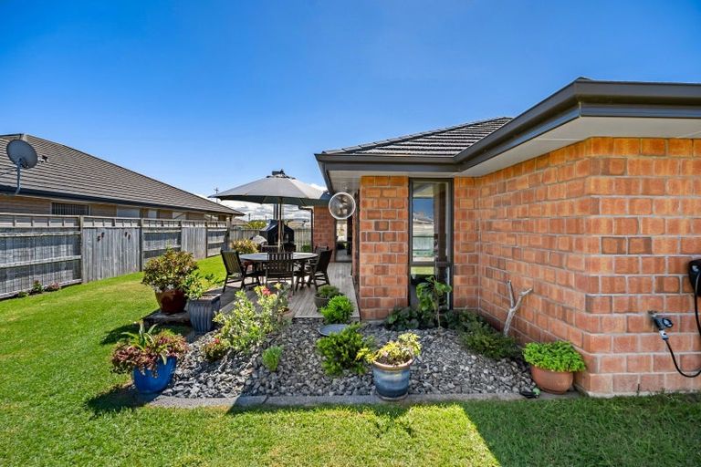 Photo of property in 20 Kowi Lakes Drive, One Tree Point, 0118