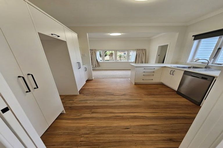 Photo of property in 30 Oxford Street, Fairfield, Hamilton, 3214