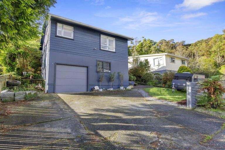 Photo of property in 27 Edelweiss Grove, Timberlea, Upper Hutt, 5018