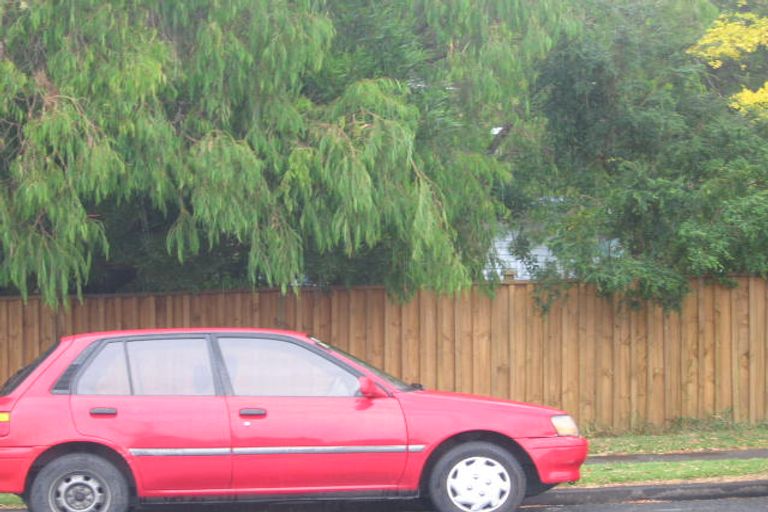 Photo of property in 49 Ellice Road, Totara Vale, Auckland, 0629