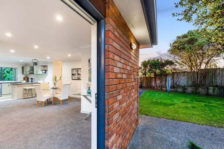 Photo of property in 65 Helleur Road, Massey, Auckland, 0614