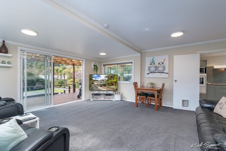 Photo of property in 29 Jocelyn Crescent, Pinehaven, Upper Hutt, 5019