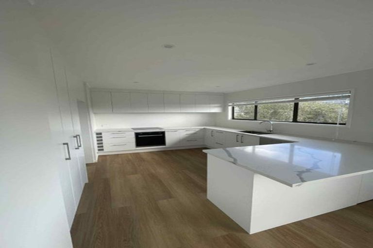 Photo of property in 5 Forsythe Place, Massey, Auckland, 0614